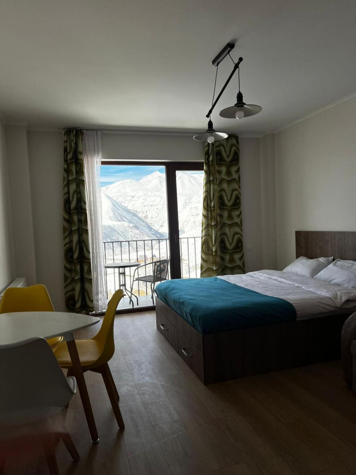 Rezi'S Apartment Vista Gudauri Bagian luar foto